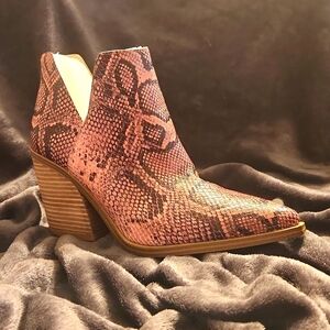 Vince Camuto Gigietta Bootie, Rosewood New Snake, Sz 11